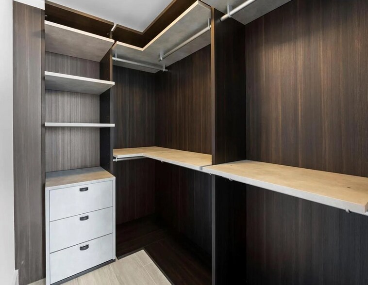 Building Photo - 121 NE 34th St