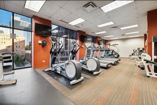 Building Photo - 330 N Jefferson St