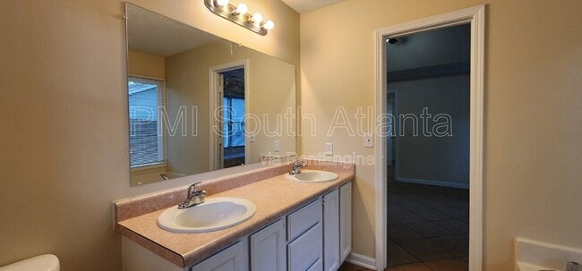 Building Photo - 2735 Stanton Woods Dr SE
