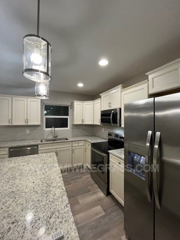 Building Photo - 347 Spruce Ln