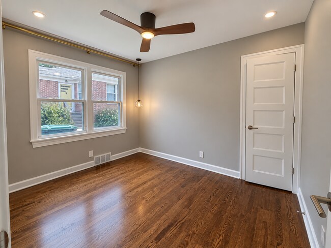 Building Photo - 1106 N 49th Ave