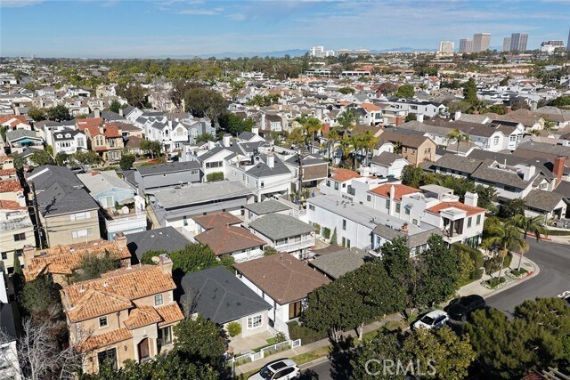 Building Photo - 435 Dahlia Ave