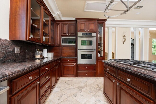 Building Photo - 14215 Killarney Dr