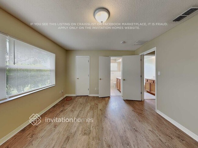 Building Photo - 384 St Dunstan Way