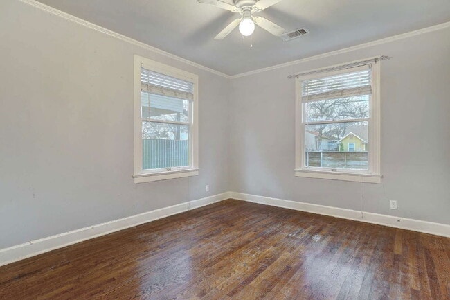 Building Photo - 1309 E 13th St