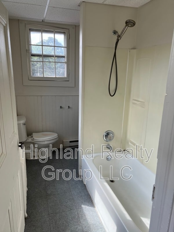 Building Photo - 357 Locust St