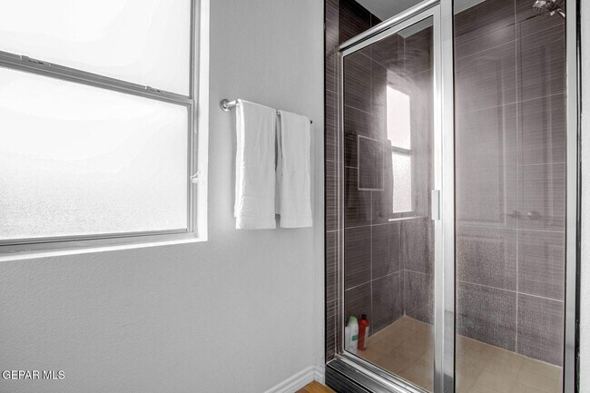 Building Photo - 5533 Ignacio Frias Dr