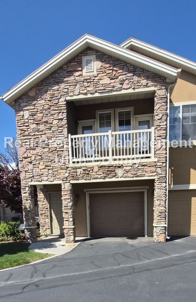 Building Photo - Pemberley HOA Condo, Close to the Clubhouse