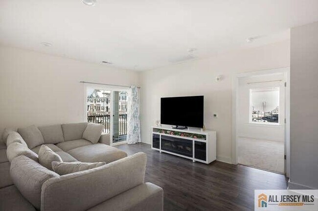 Building Photo - 421 Tavern Rd