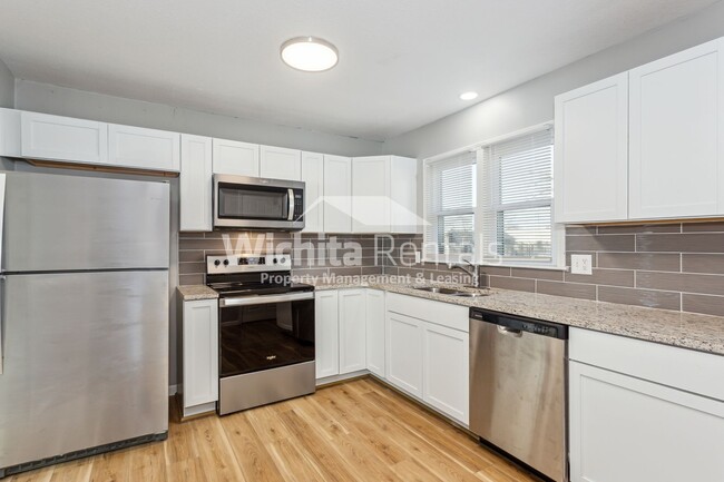 Building Photo - Fully renovated 2 bedroom, 1 bathroom, wit...