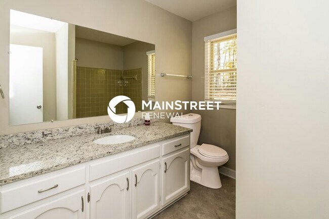 Building Photo - 3 Bedroom Pet-Friendly Home in Birmingham, AL with Main Street Renewal