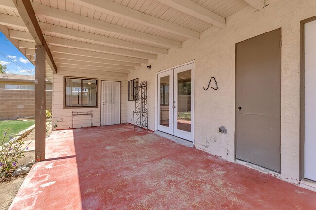 Building Photo - 53780 Avenida Diaz