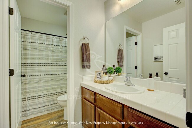 Building Photo - Lincoln Crossing, 4 bedroom 2.5 bath