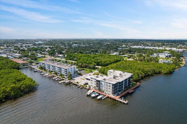 Building Photo - 689 NE 6th Ct