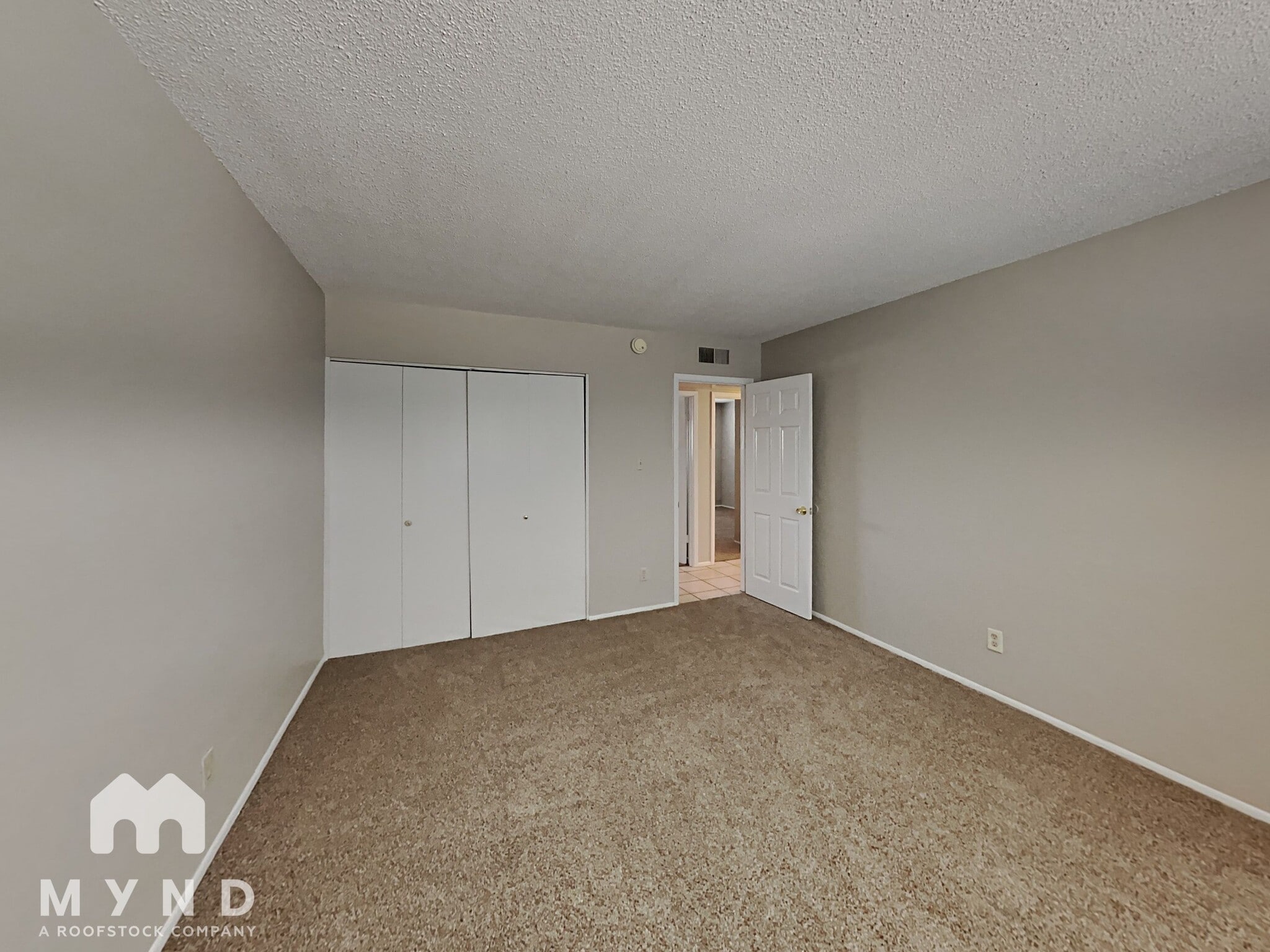 Building Photo - 537 E Laguna Dr