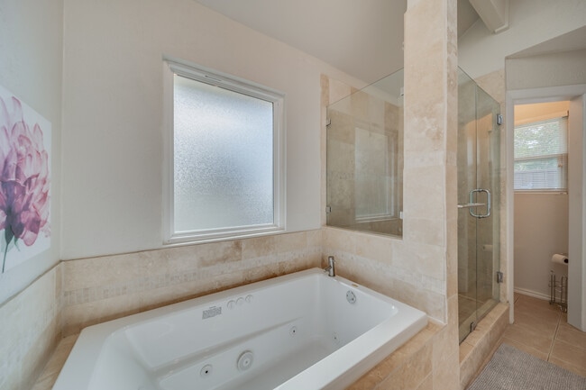 Building Photo - 1021 Mellville Dr