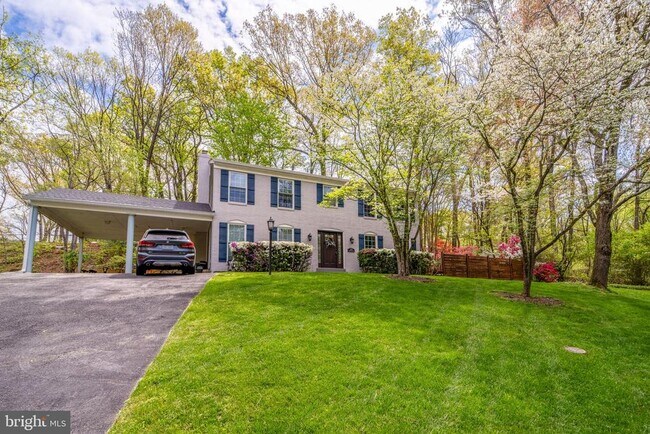 Building Photo - 2235 Abbotsford Dr