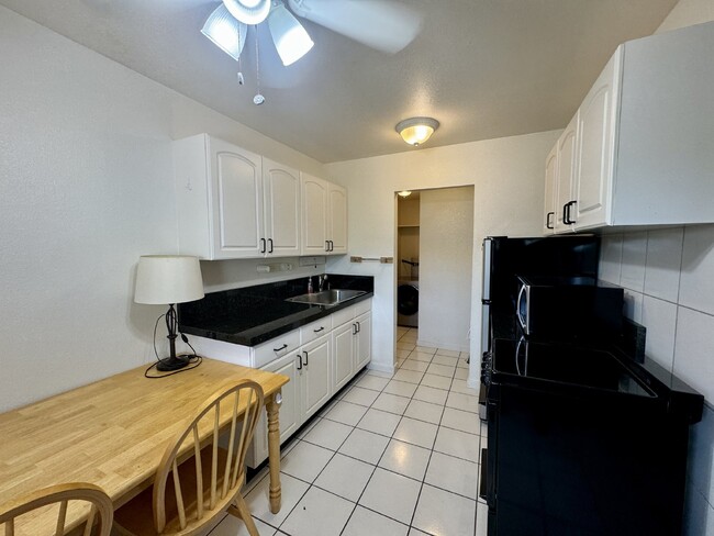 Building Photo - Charming 1 Bed, 1 Bath Home for Rent with ...