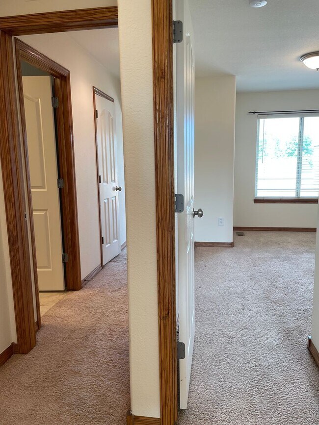 Building Photo - 3545 Big Ben Dr