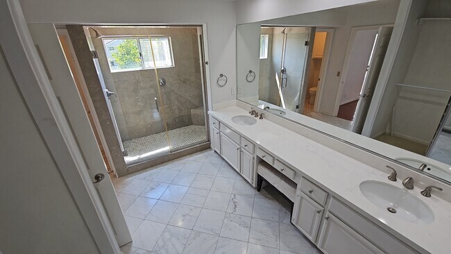 Building Photo - 27 Tiburon Ct