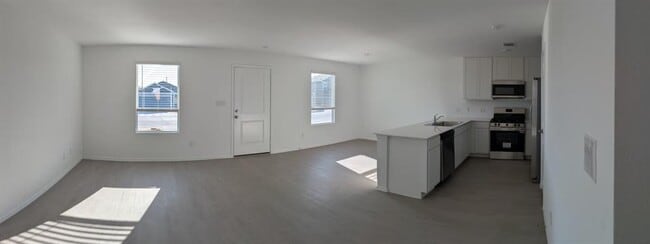 Building Photo - 635 Whoopers Lp