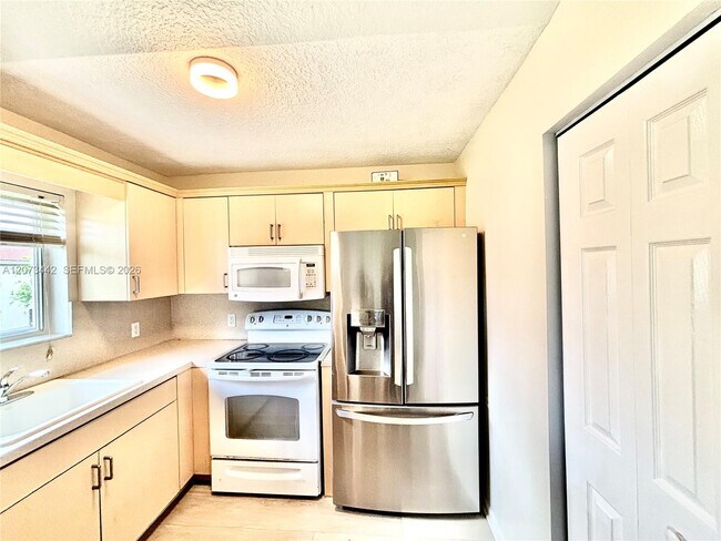 Building Photo - 3481 Briar Bay Blvd