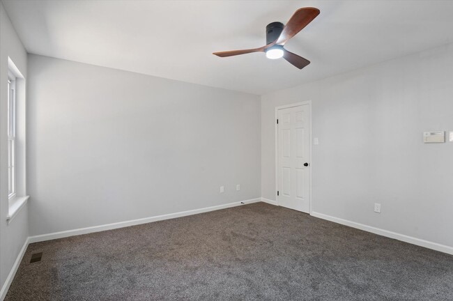 Building Photo - Available mid February - Fully Renovated 3B/2.5B Townhome in West Chester!