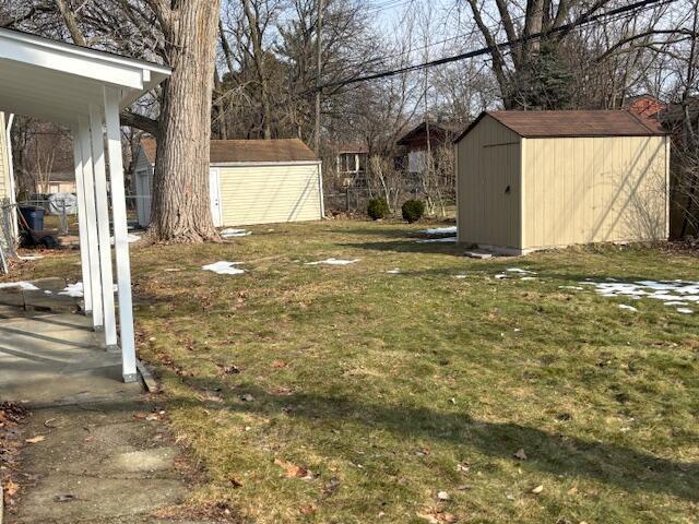 Building Photo - 1052 N Maple Rd