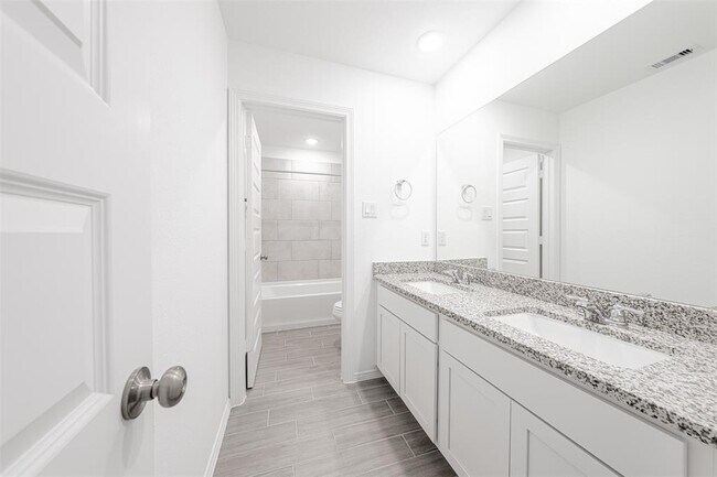 Building Photo - 5731 Tabula Rasa Dr