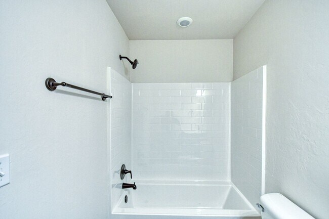 Building Photo - 928 Varenna Ct