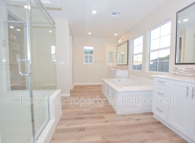 Building Photo - 2725 Navajo St