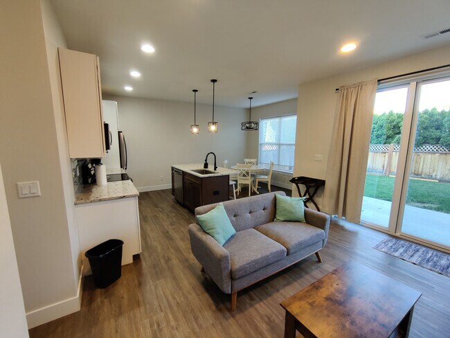 Building Photo - 1205 Fuller St