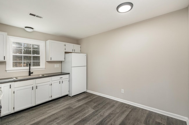 Building Photo - 11134 Pine Hill Rd