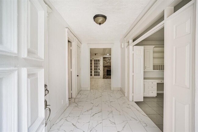 Building Photo - 15738 Fleetwood Oaks Dr