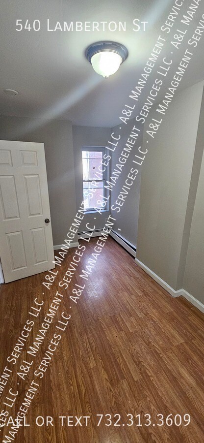 Building Photo - 540 Lamberton St