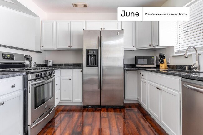 Building Photo - Room in Shared 4 bed/2 bath home