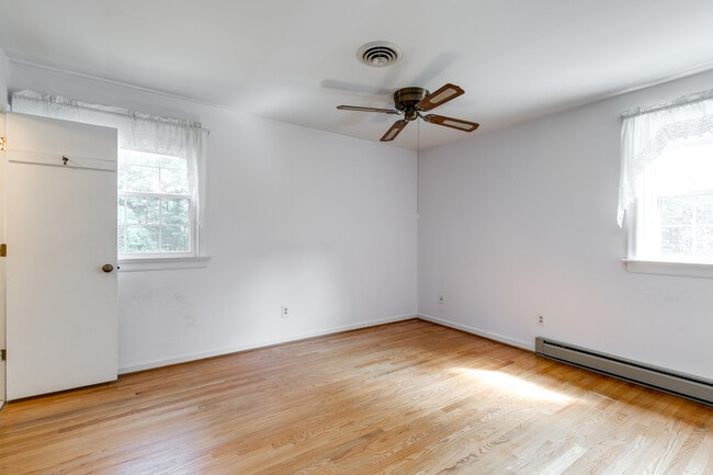 Building Photo - Beautiful Midlothian Rental in Prime Location! ***Available Early-Mid February***