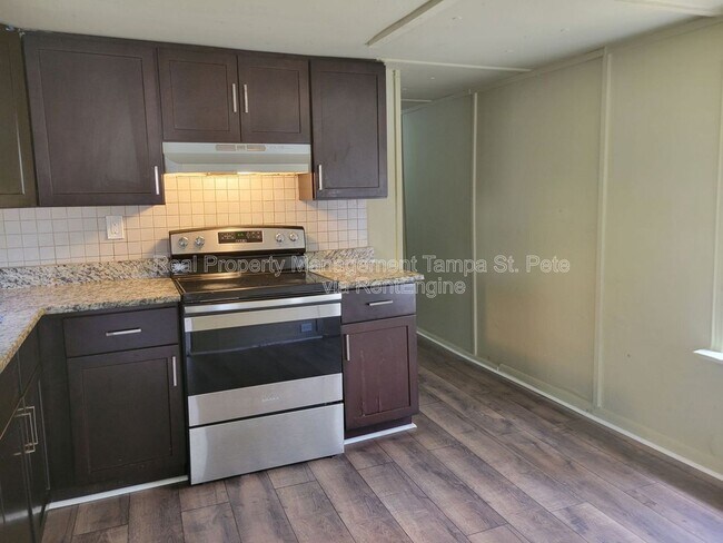 Building Photo - 710 S 50th St