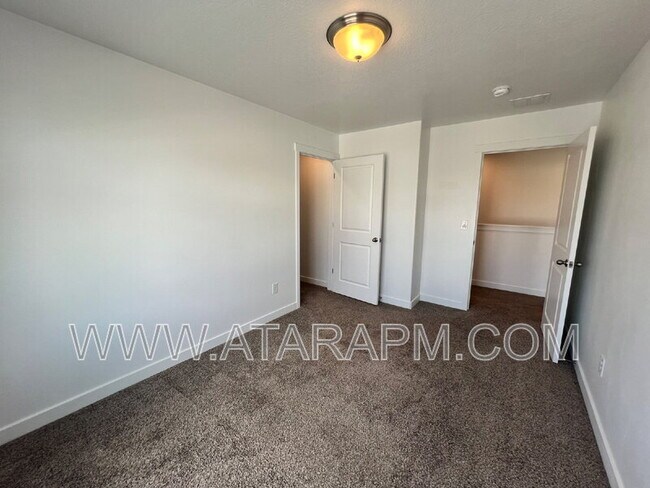 Building Photo - 346 Grassland Dr