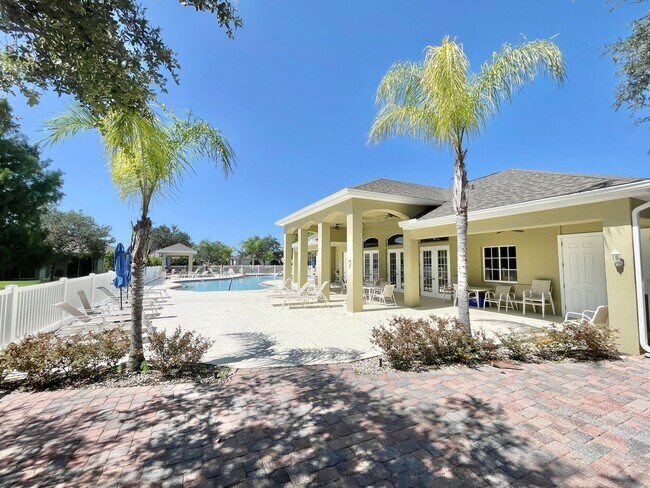 Building Photo - 3+ Bedroom quality built home in desirable...