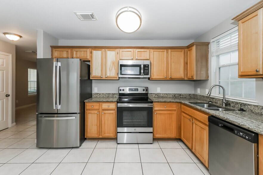 Building Photo - 4923 N Cancun Dr