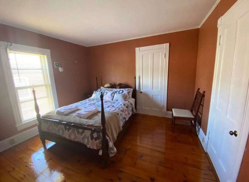 Building Photo - 51 Center St