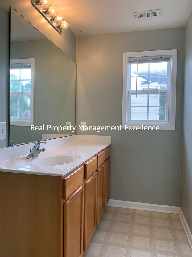 Building Photo - Lovely 2 Story Home In Raleigh, Available December 15th!