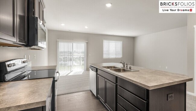 Building Photo - The Perfect Blend of Comfort & Convenience in Puyallup