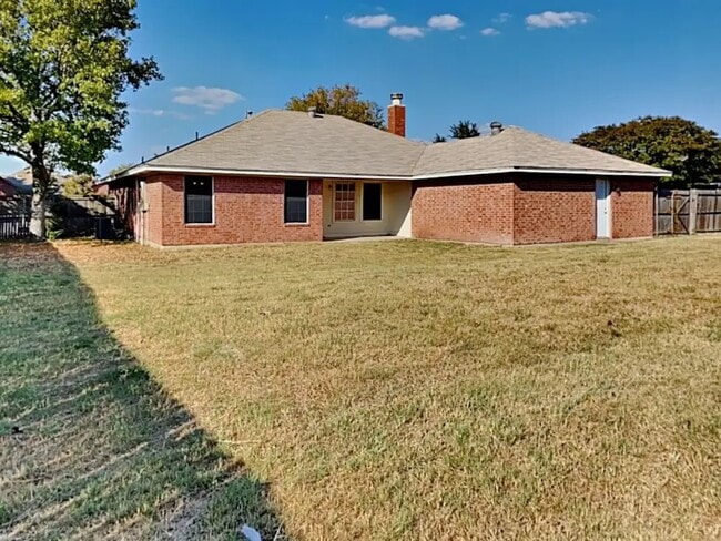 Primary Photo - 923 Teakwood Ln