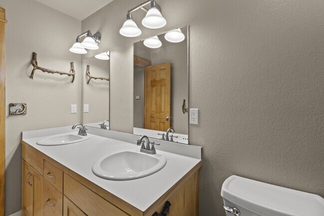 Building Photo - 307 Heath Dr