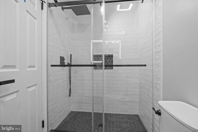 Building Photo - 548 Susan Dr