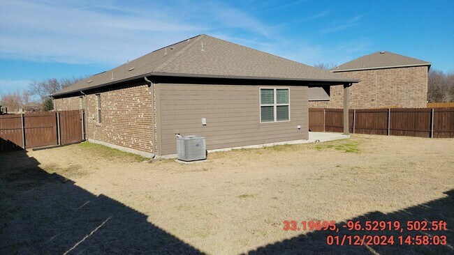 Rear yard - 1513 Chinook St