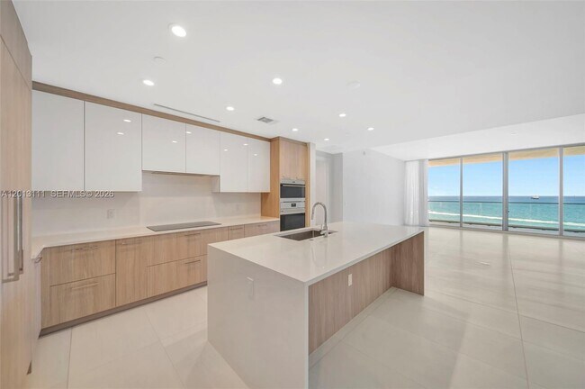 Building Photo - 153 N Seabreeze Blvd
