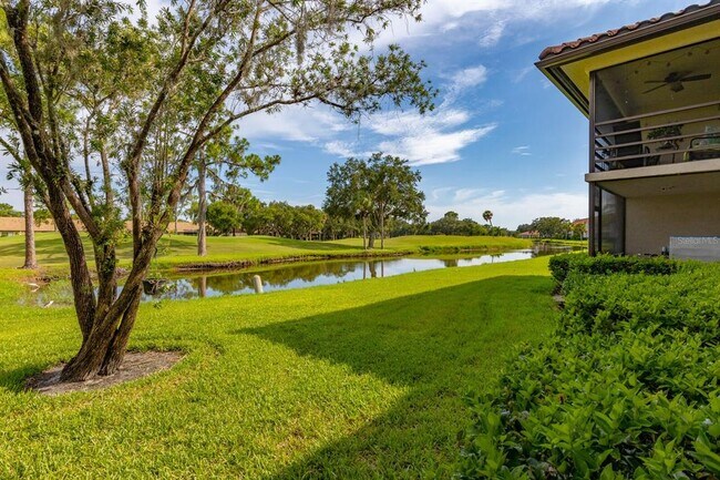 Building Photo - 5640 Golf Pointe Dr